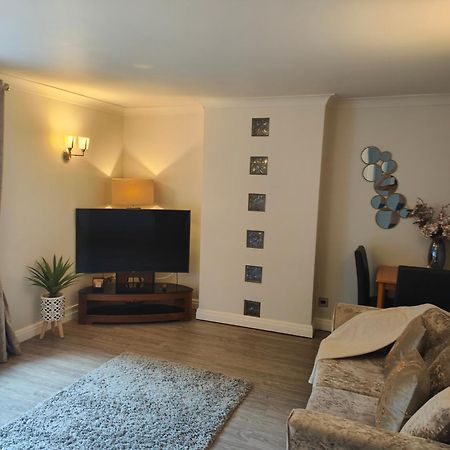 Chester City Apartments - With Free Parking Luaran gambar