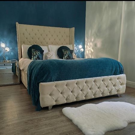 Chester City Apartments - With Free Parking Luaran gambar