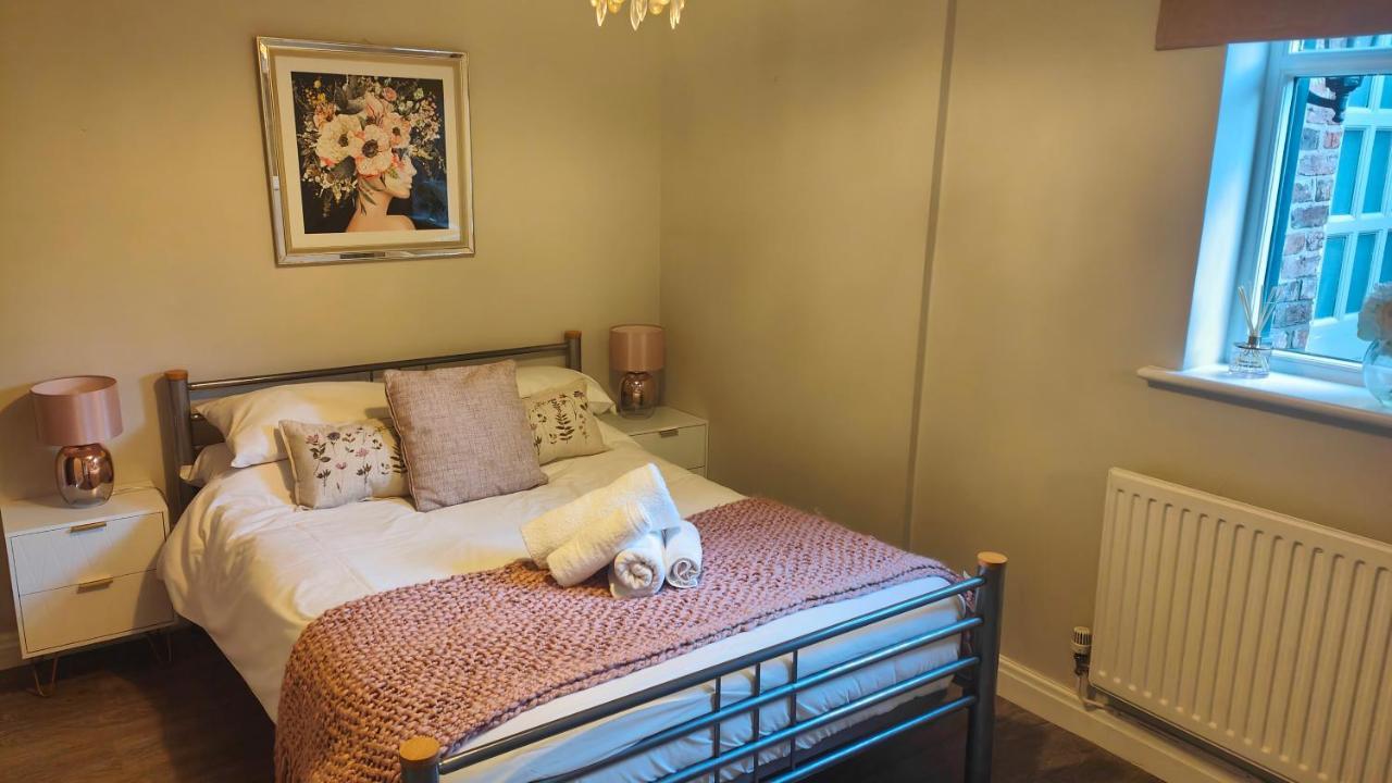 Chester City Apartments - With Free Parking Luaran gambar